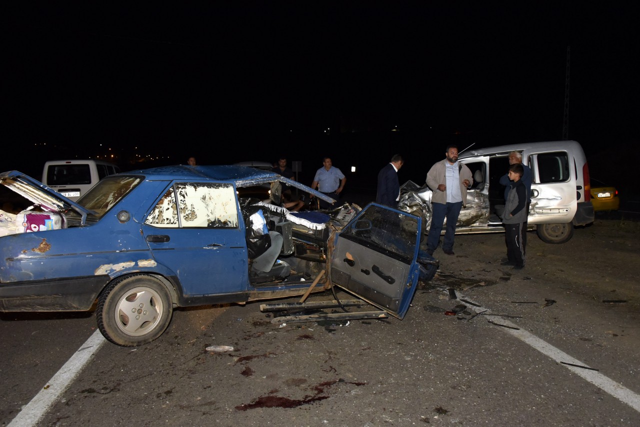 Gümüşhane’de feci kaza: 8 yaralı 11