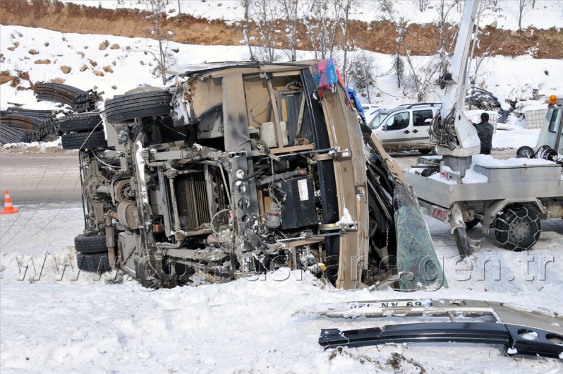 Gümüşhane'de Trafik Kazası: 20 Yaralı 2