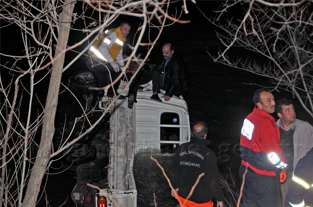 Gümüşhane'de 2 Ayrı Trafik Kazasında 3 Kişi Yaralandı 3