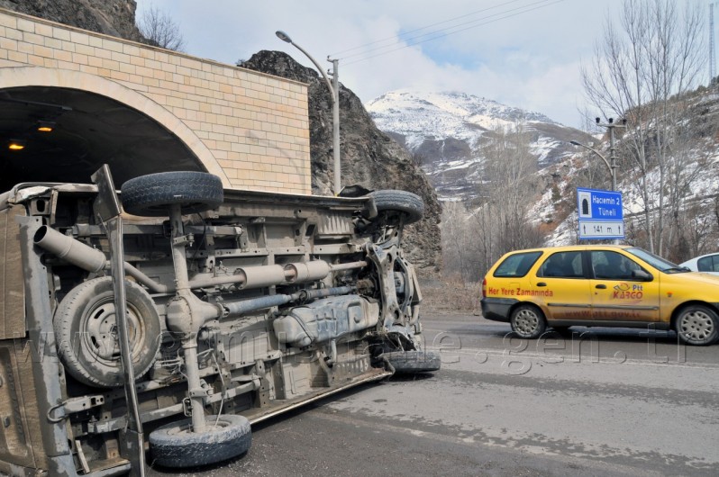 Gümüşhane’de Kar Yağışı Kazaları Da Beraberinde Getirdi 3