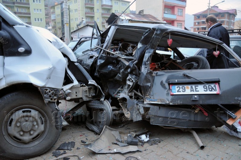 Gümüşhane'de Trafik Kazası: 4 Yaralı 4