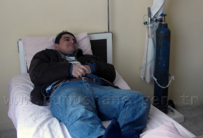 Köse'de Yolcu Midibüsü Yan Yattı: 5 Yaralı 4