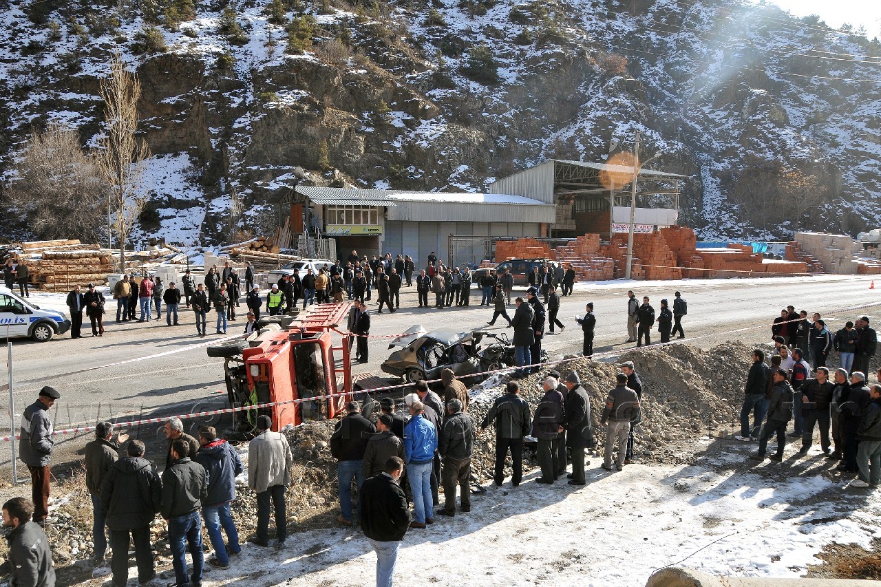 Gümüşhane'de Feci Kaza: 3 Ölü, 2 Yaralı 5
