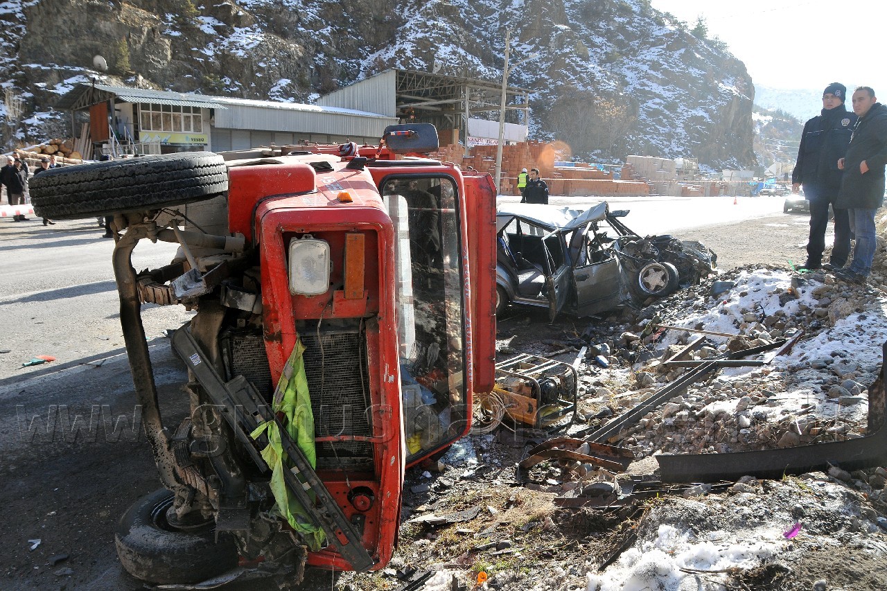 Gümüşhane'de Feci Kaza: 3 Ölü, 2 Yaralı 6