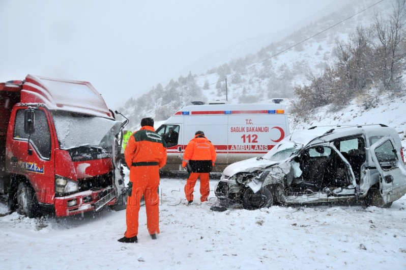 Gümüşhane’de Kar Yağışı Kazaları Da Beraberinde Getirdi 5