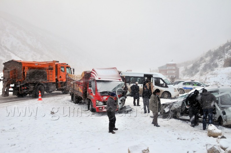 Gümüşhane’de Kar Yağışı Kazaları Da Beraberinde Getirdi 7