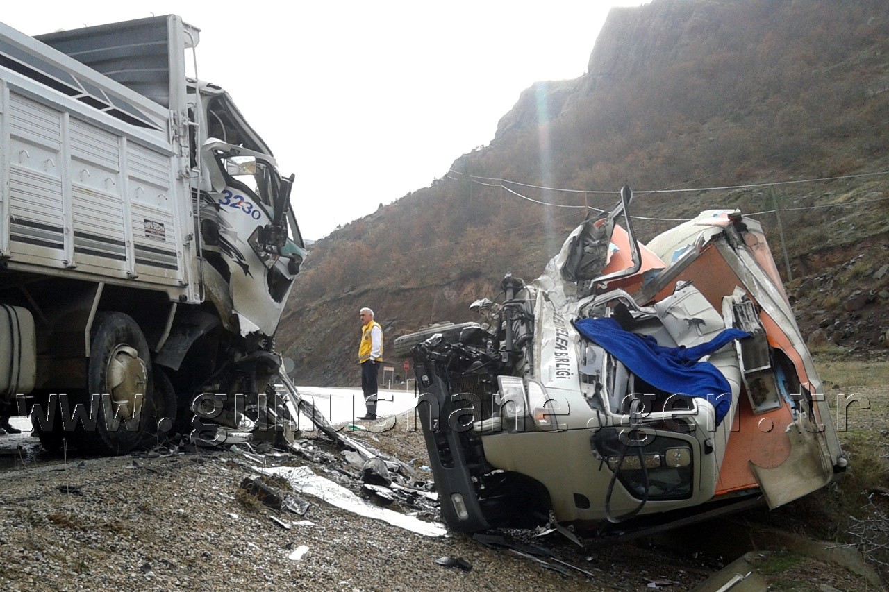 Tıbbi Atık Kamyonu Kaza Yaptı: 1 Ölü, 2 Yaralı 2