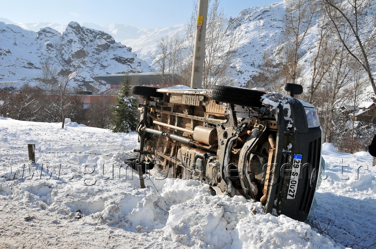 Maden İşçilerini Taşıyan Servis Kaza Yaptı: 9 Yaralı 4