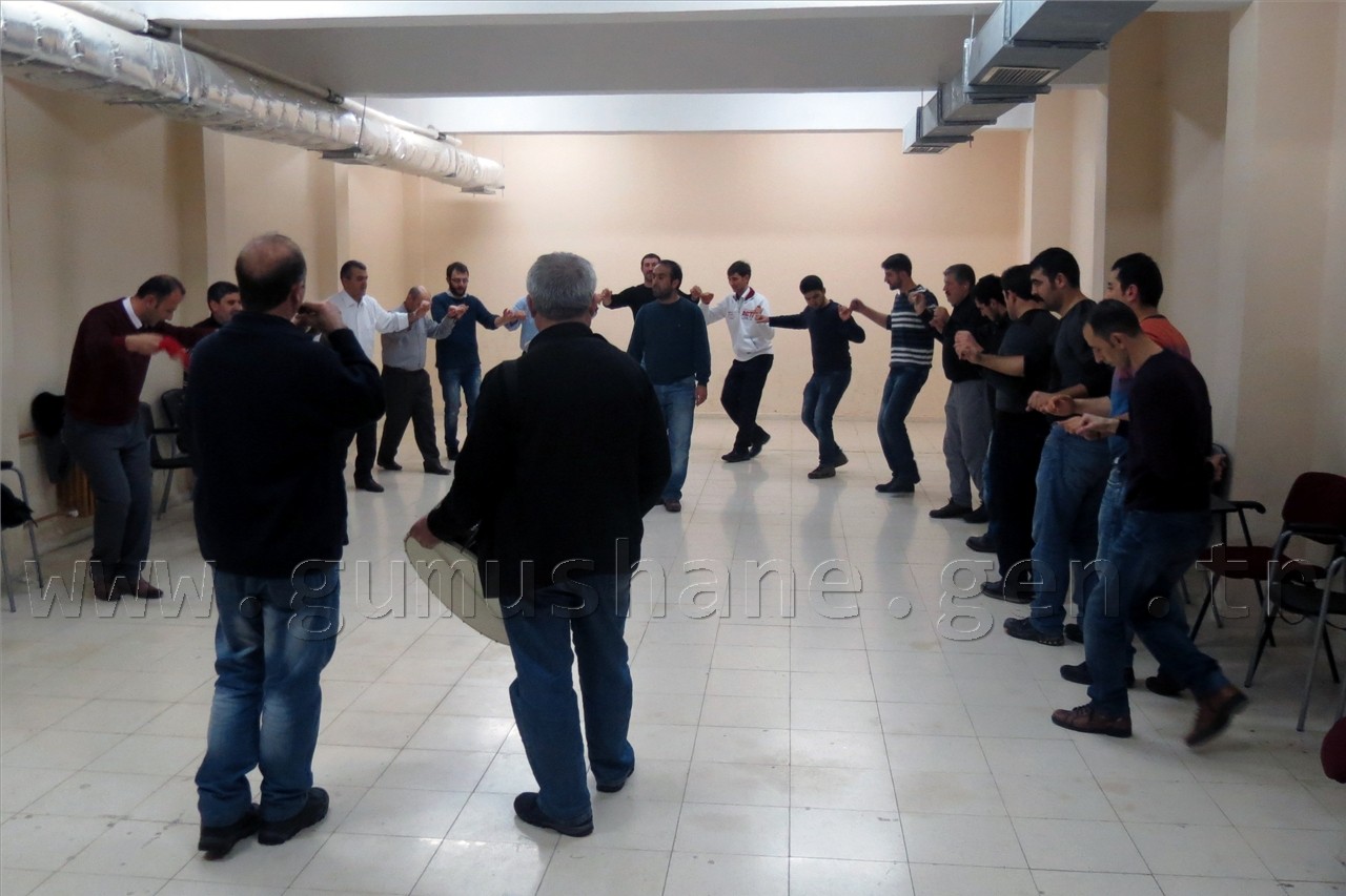 Kelkit'te halay halkla buluşuyor 1