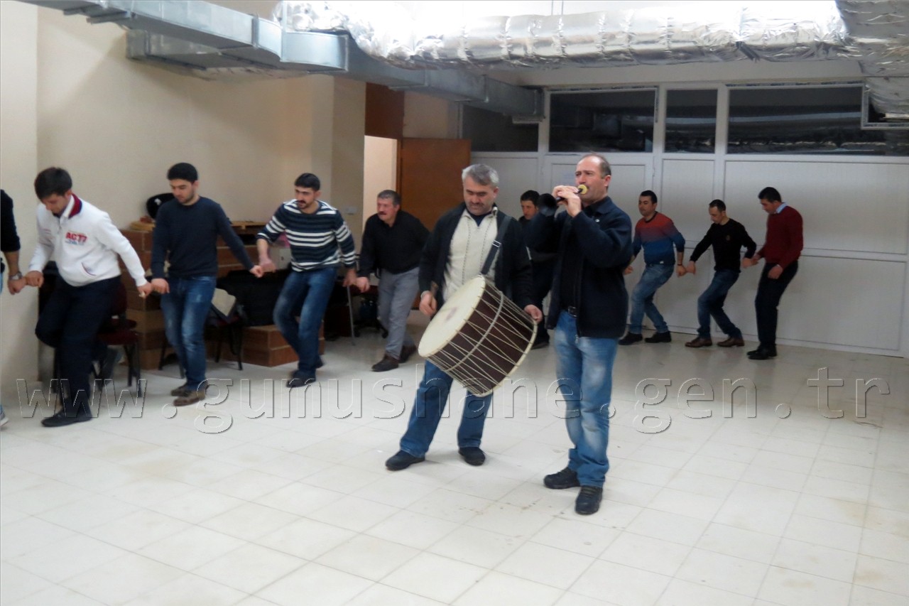 Kelkit'te halay halkla buluşuyor 3