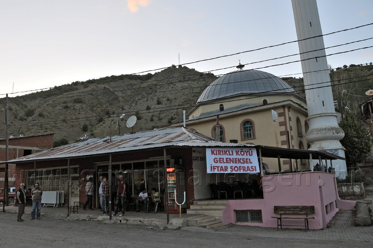 8 Yıldır Yoldan Geçene Ücretsiz İftar Veriliyor 4