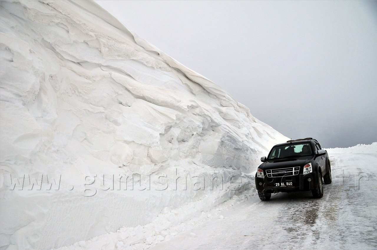 Kostan Dağında 7 Metrelik Dev Kar Kütleleri 2
