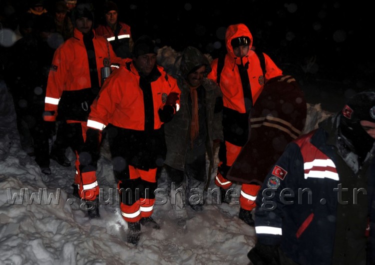 Dağda Mahsur Kalan Köylüler 3 Saatlik Operasyon İle Kurtarıldı 11