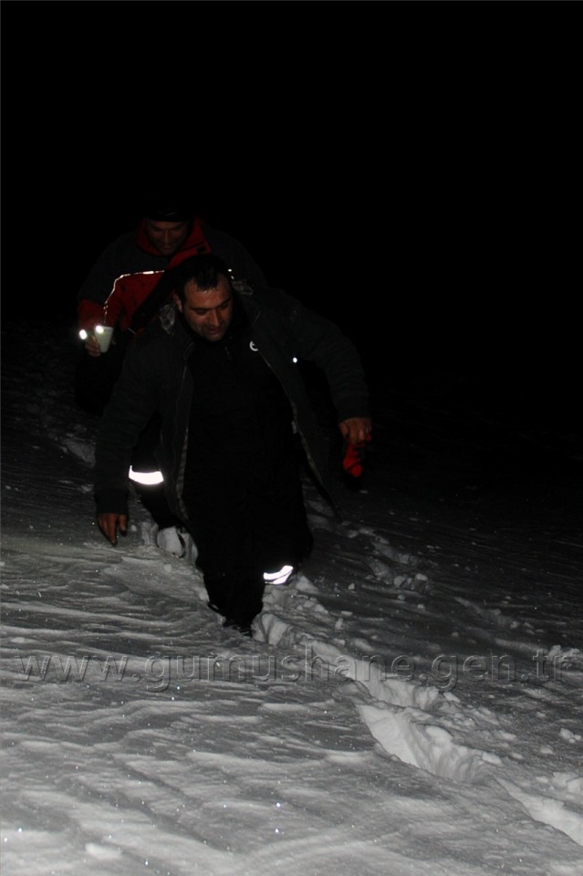 Karda Mahsur Kalan İşçiler Saatler Süren Çalışmayla Kurtuldu 5