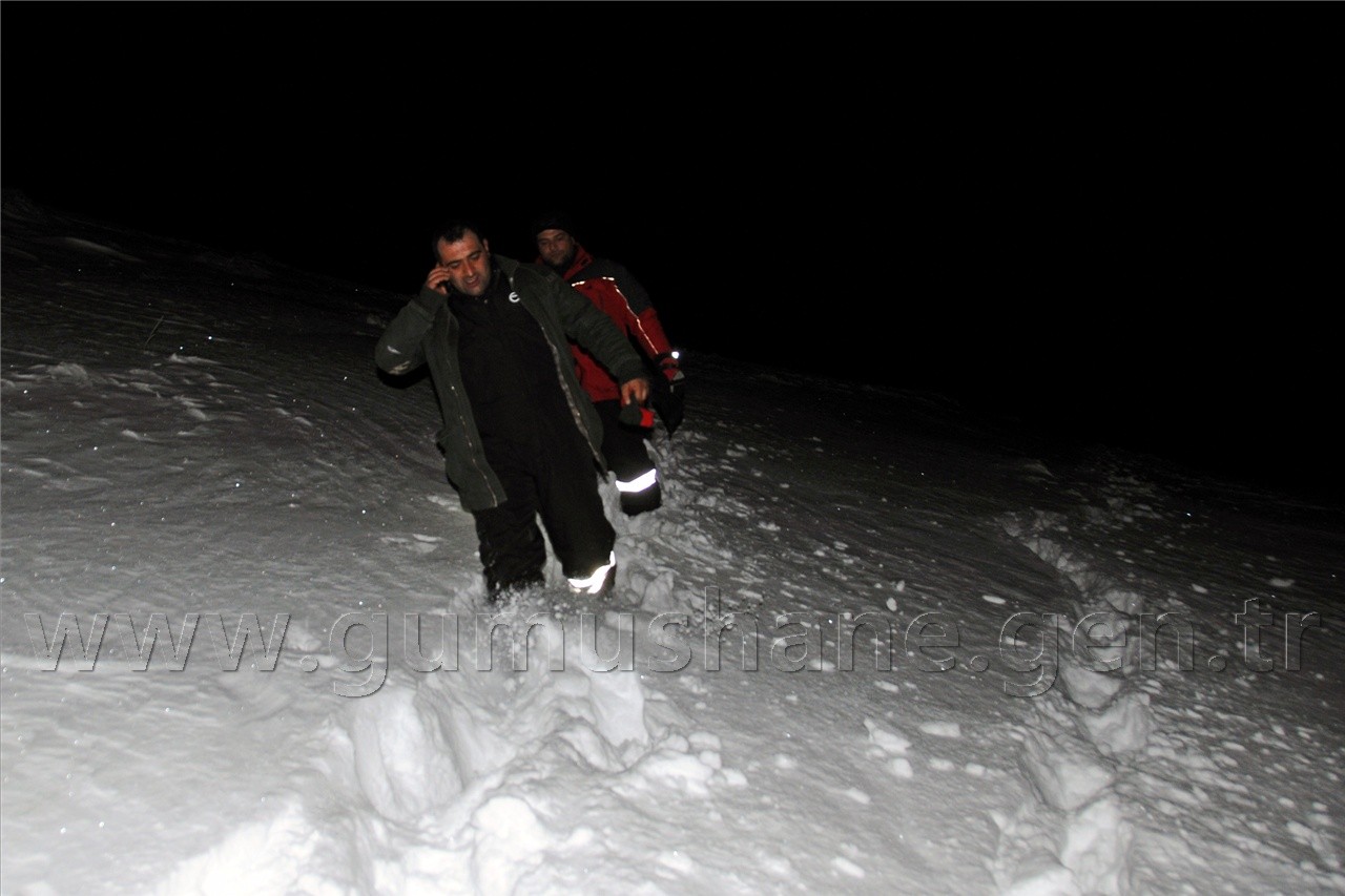 Karda Mahsur Kalan İşçiler Saatler Süren Çalışmayla Kurtuldu 6