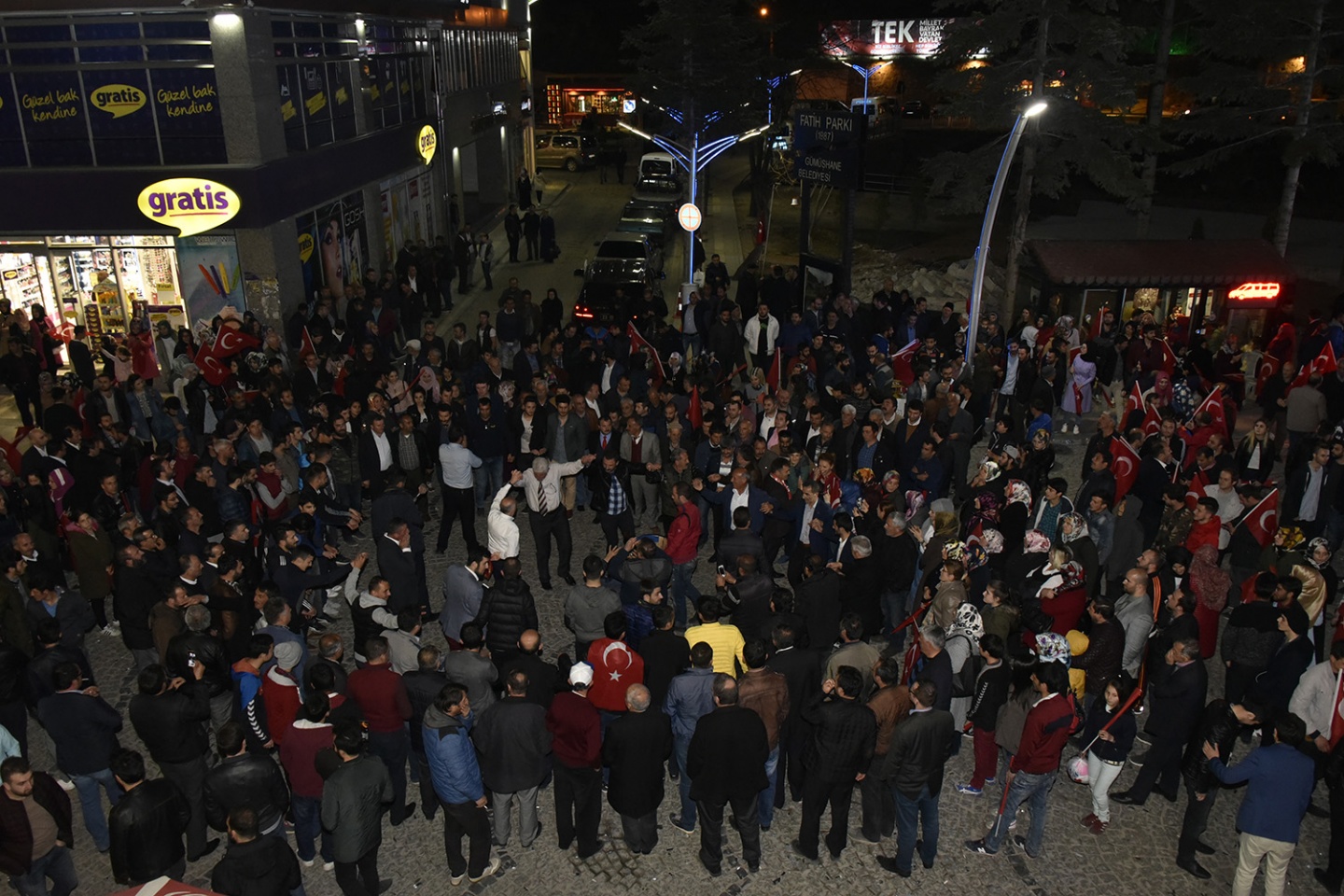 Gümüşhane’de ‘Başkan Erdoğan’ sloganlarıyla kutlama yapıldı 16