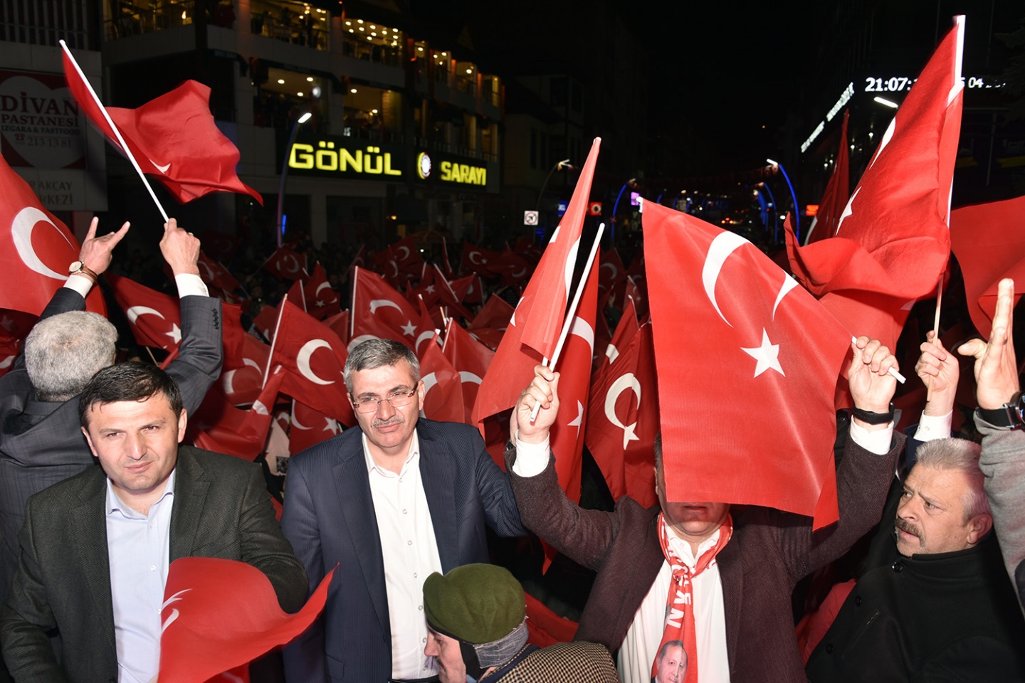 Gümüşhane’de ‘Başkan Erdoğan’ sloganlarıyla kutlama yapıldı 26