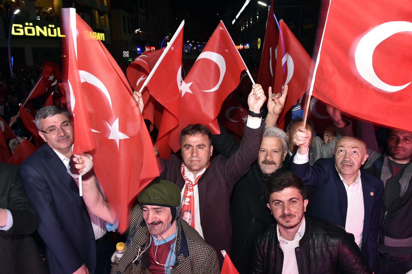 Gümüşhane’de ‘Başkan Erdoğan’ sloganlarıyla kutlama yapıldı 13