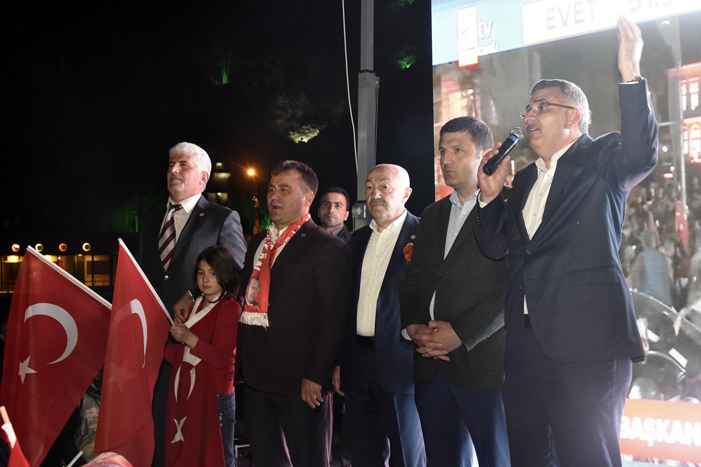 Gümüşhane’de ‘Başkan Erdoğan’ sloganlarıyla kutlama yapıldı 14