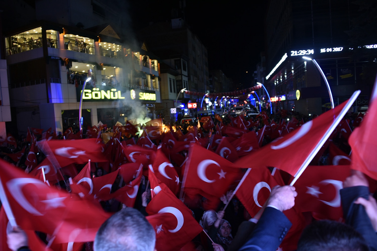 Gümüşhane’de ‘Başkan Erdoğan’ sloganlarıyla kutlama yapıldı 19