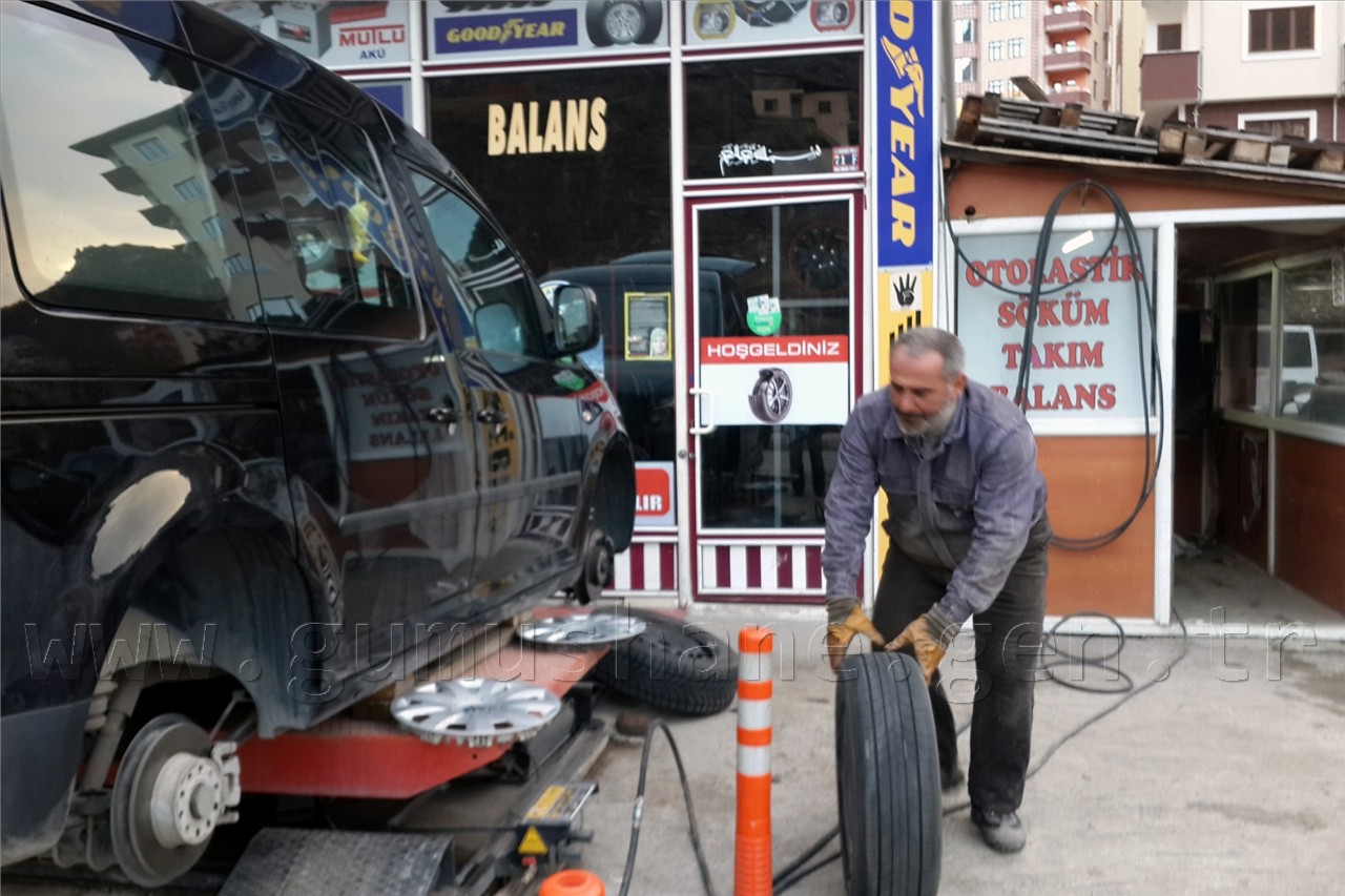 Gümüşhane'de Kış Lastiği Mesaisi 1