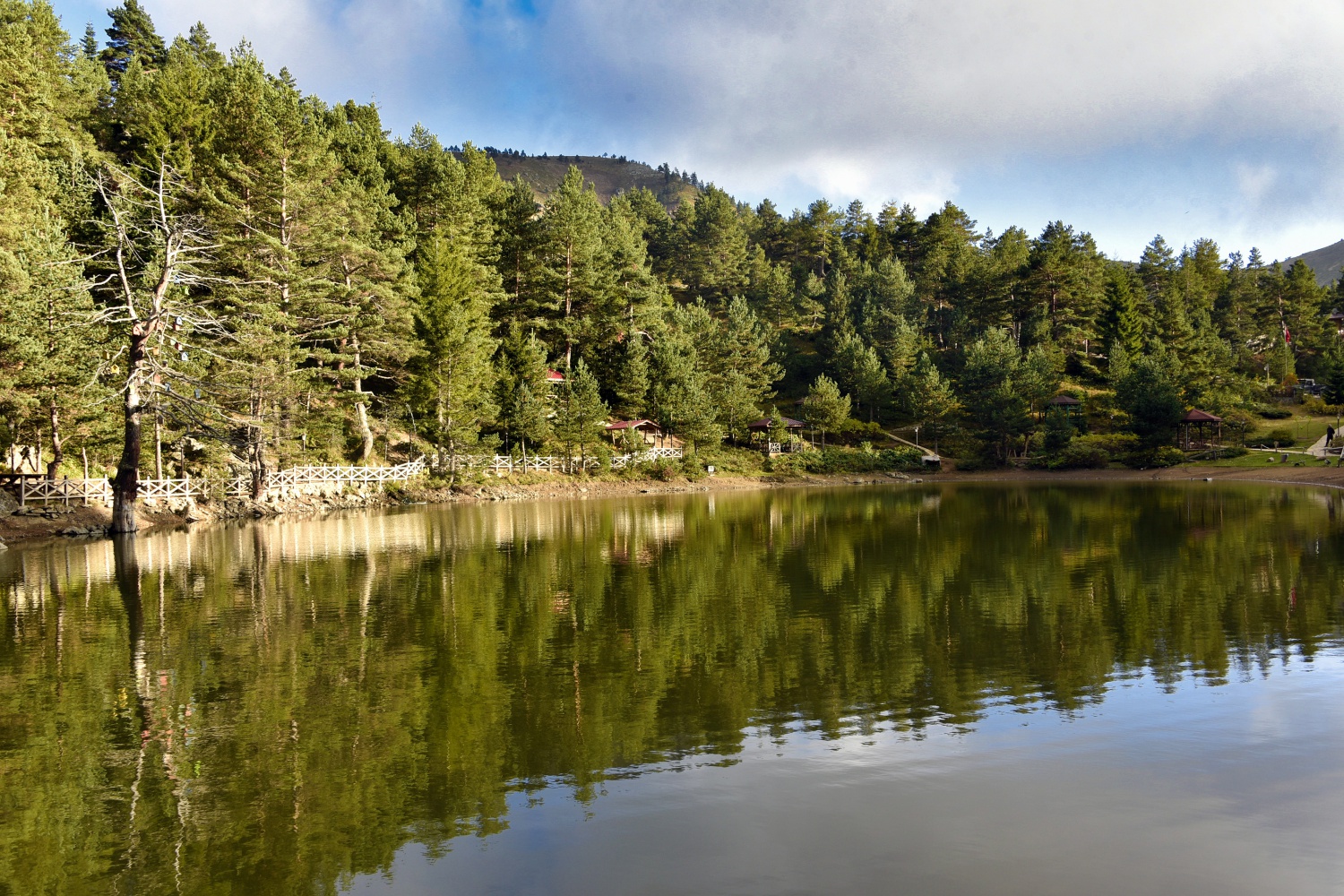 Limni Gölünde sonbahar yoğunluğu 15