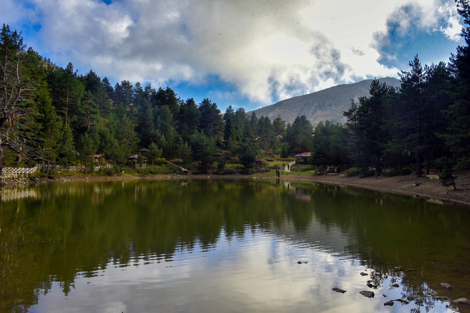 Limni Gölünde sonbahar yoğunluğu 24