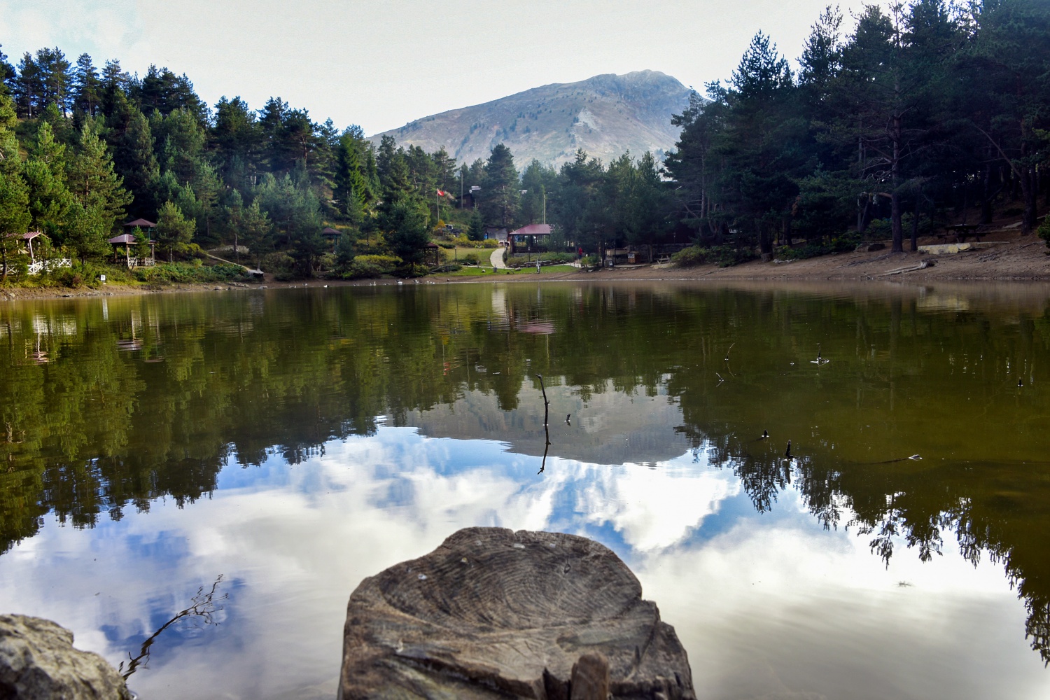 Limni Gölünde sonbahar yoğunluğu 16