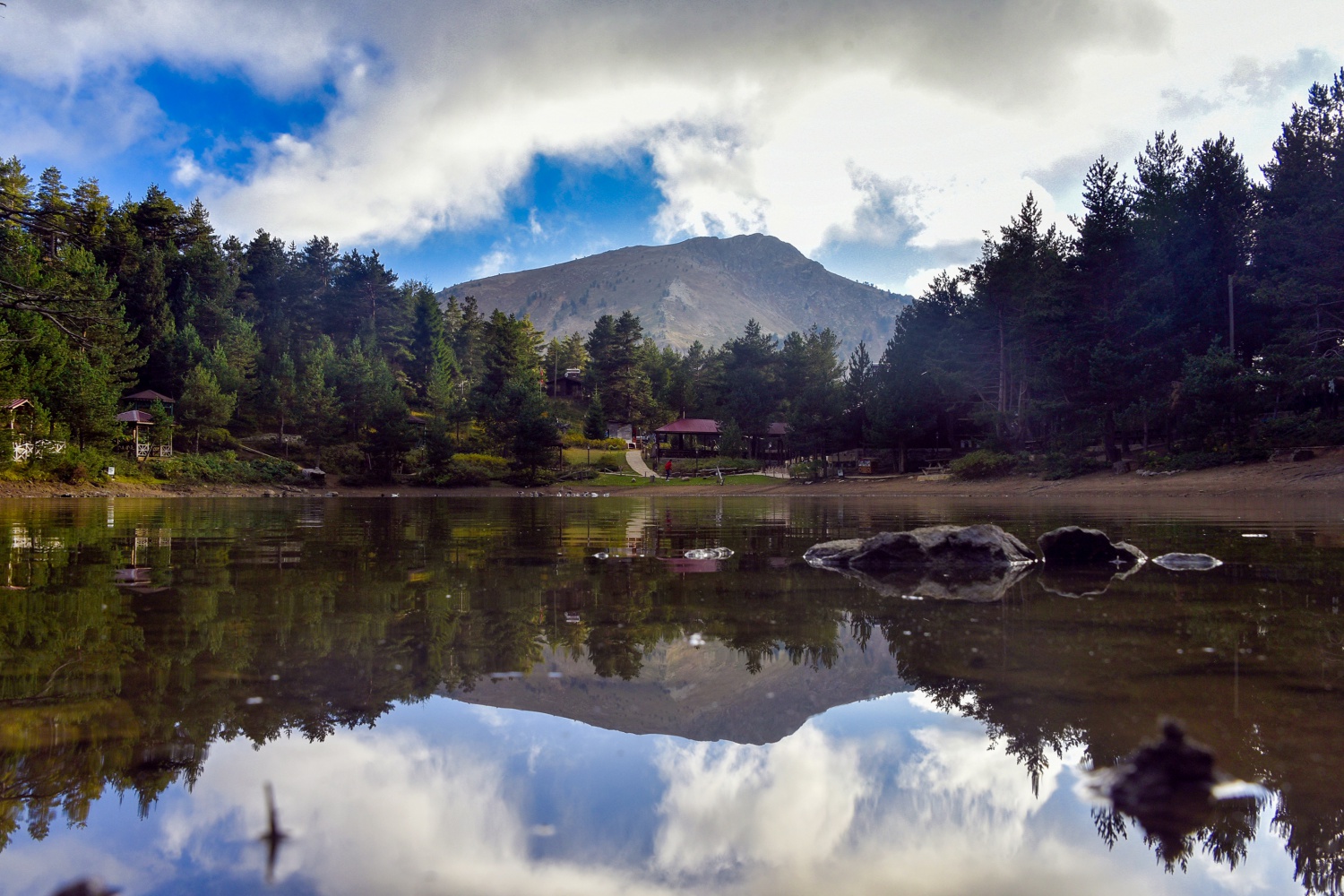 Limni Gölünde sonbahar yoğunluğu 22