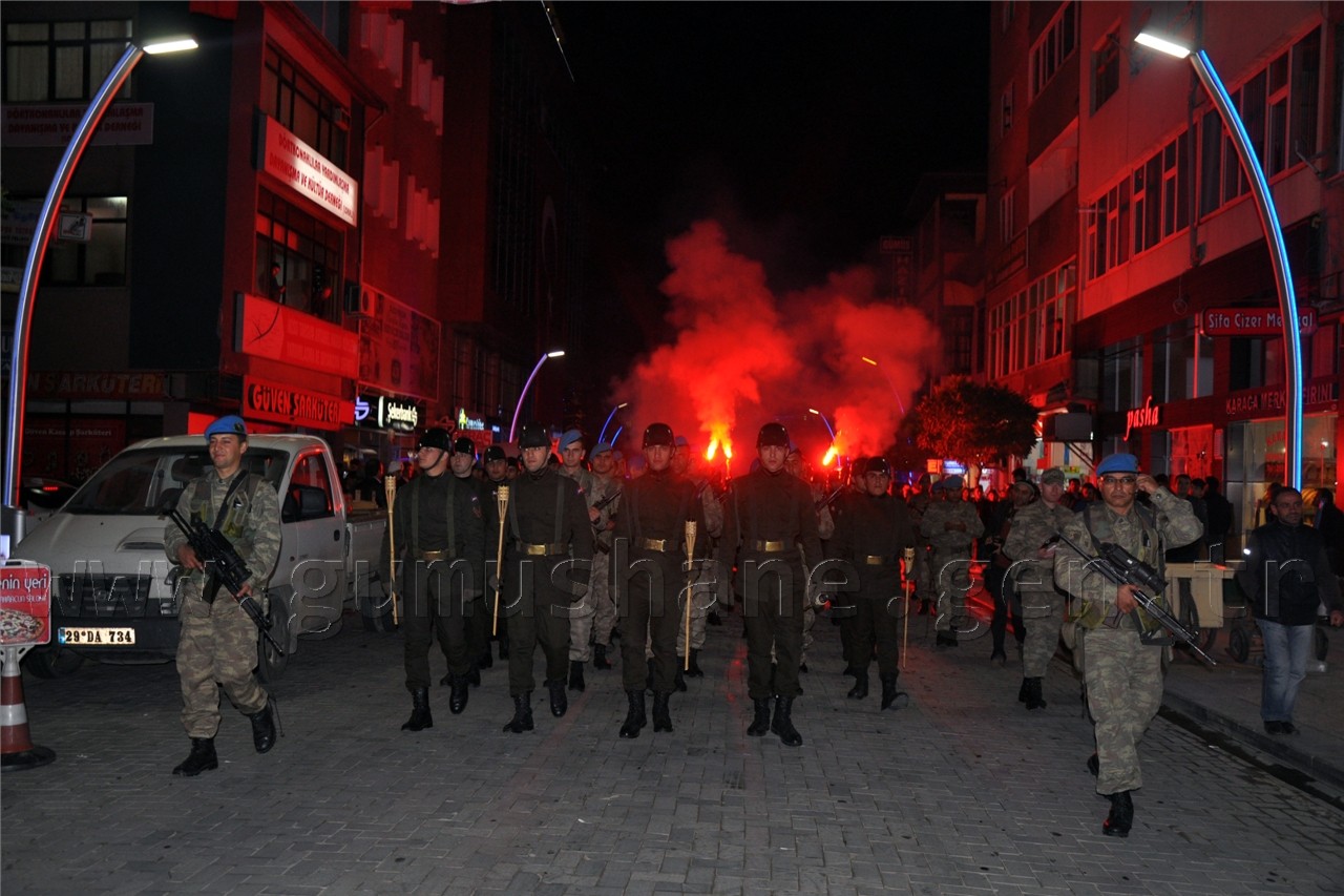 Gümüşhane’de 10 Bin Öğrenci Cumhuriyet İçin Yürüdü 1
