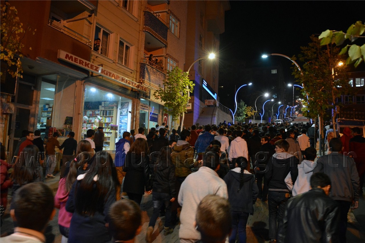 Gümüşhane’de 10 Bin Öğrenci Cumhuriyet İçin Yürüdü 8