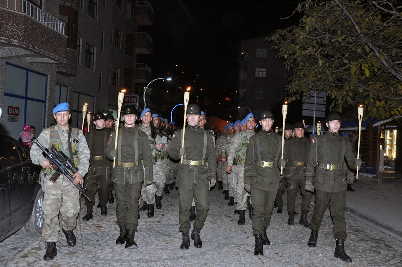 Gümüşhane’de 10 Bin Öğrenci Cumhuriyet İçin Yürüdü 2