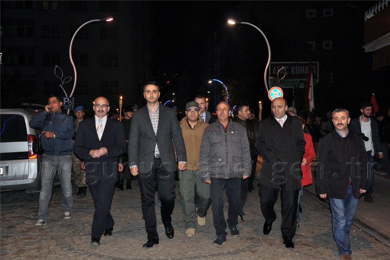 Gümüşhane’de 10 Bin Öğrenci Cumhuriyet İçin Yürüdü 3