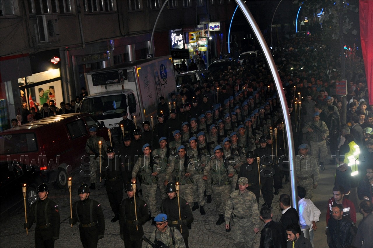 Gümüşhane’de 10 Bin Öğrenci Cumhuriyet İçin Yürüdü 4