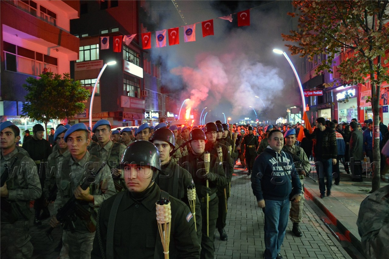 Gümüşhane’de 10 Bin Öğrenci Cumhuriyet İçin Yürüdü 5