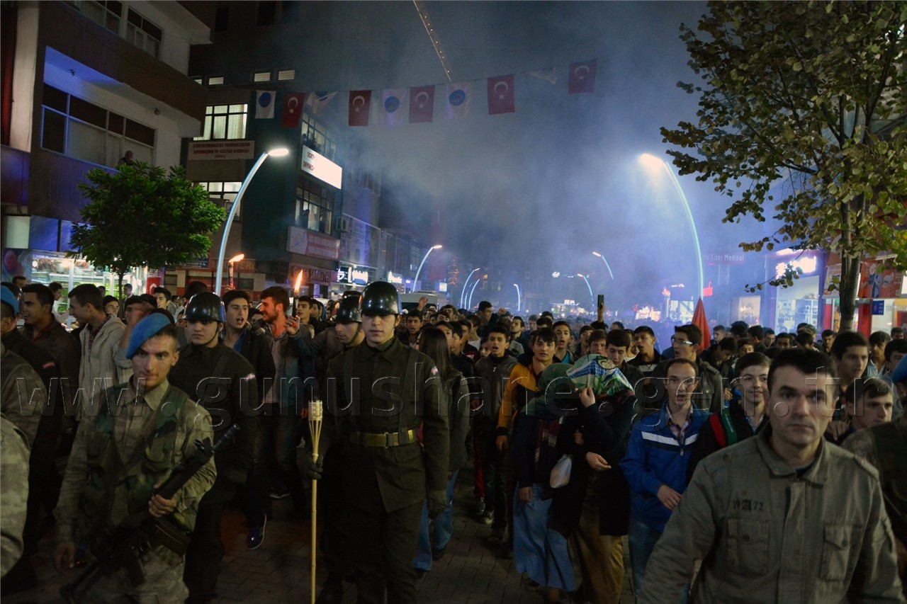 Gümüşhane’de 10 Bin Öğrenci Cumhuriyet İçin Yürüdü 6