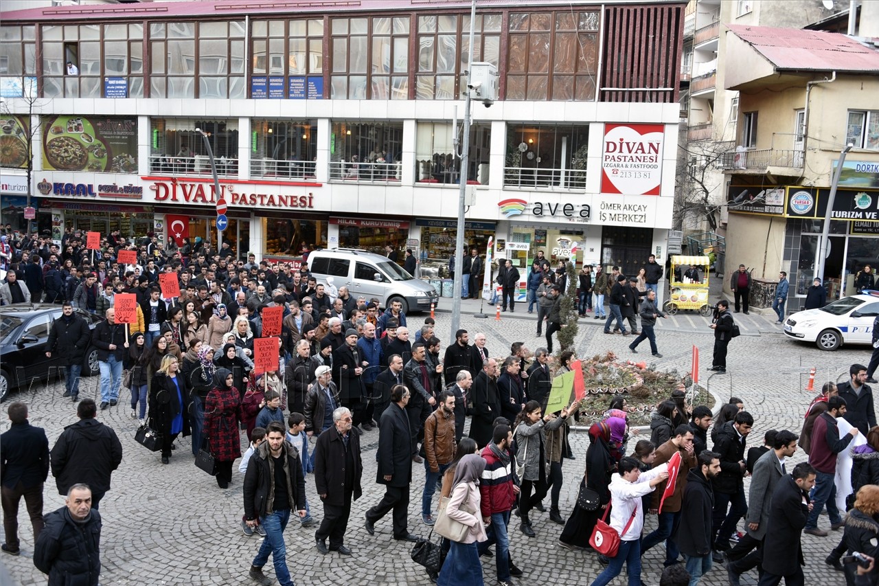 Gümüşhane’de Üniversite Öğrencileri Özgecan Ve Fırat İçin Yürüdü 9