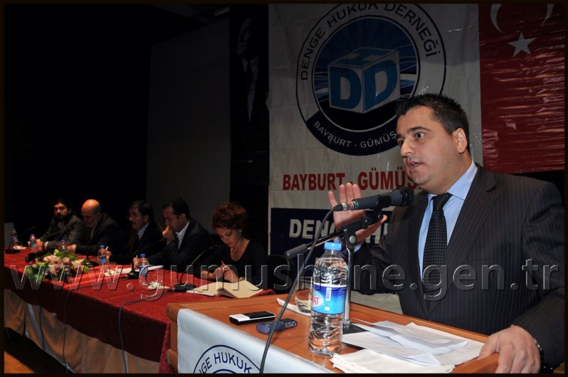 “Yol Ayrımındaki Türkiye ve Sivil Anayasa” Konulu Panel 3