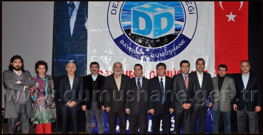 “Yol Ayrımındaki Türkiye ve Sivil Anayasa” Konulu Panel 8