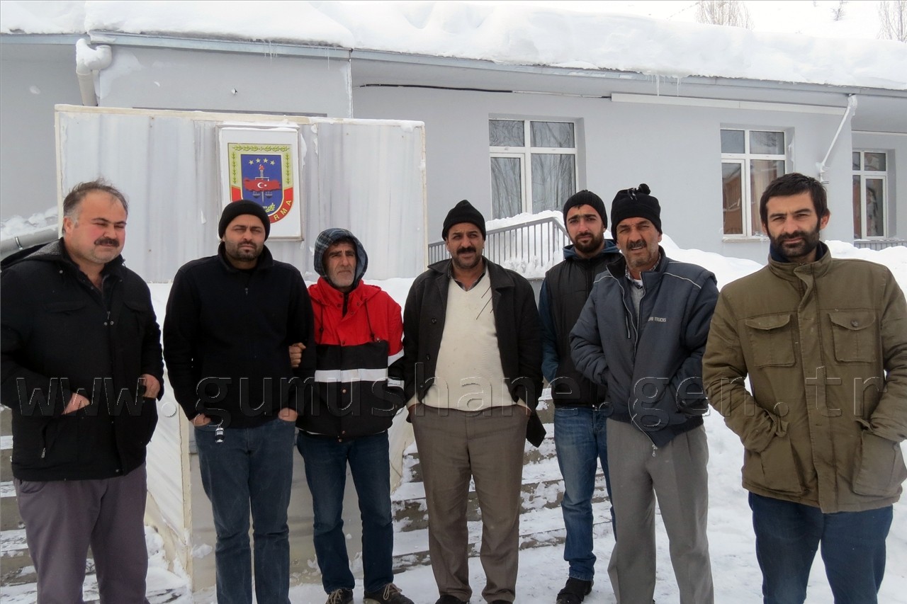 Pöske Dağında tır sürücüleri karayollarına isyan etti 3