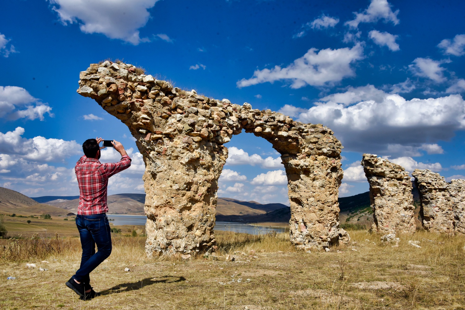 Yıllarca su kemeri sanıldı ama bazilika-kilise olduğu ortaya çıktı 11