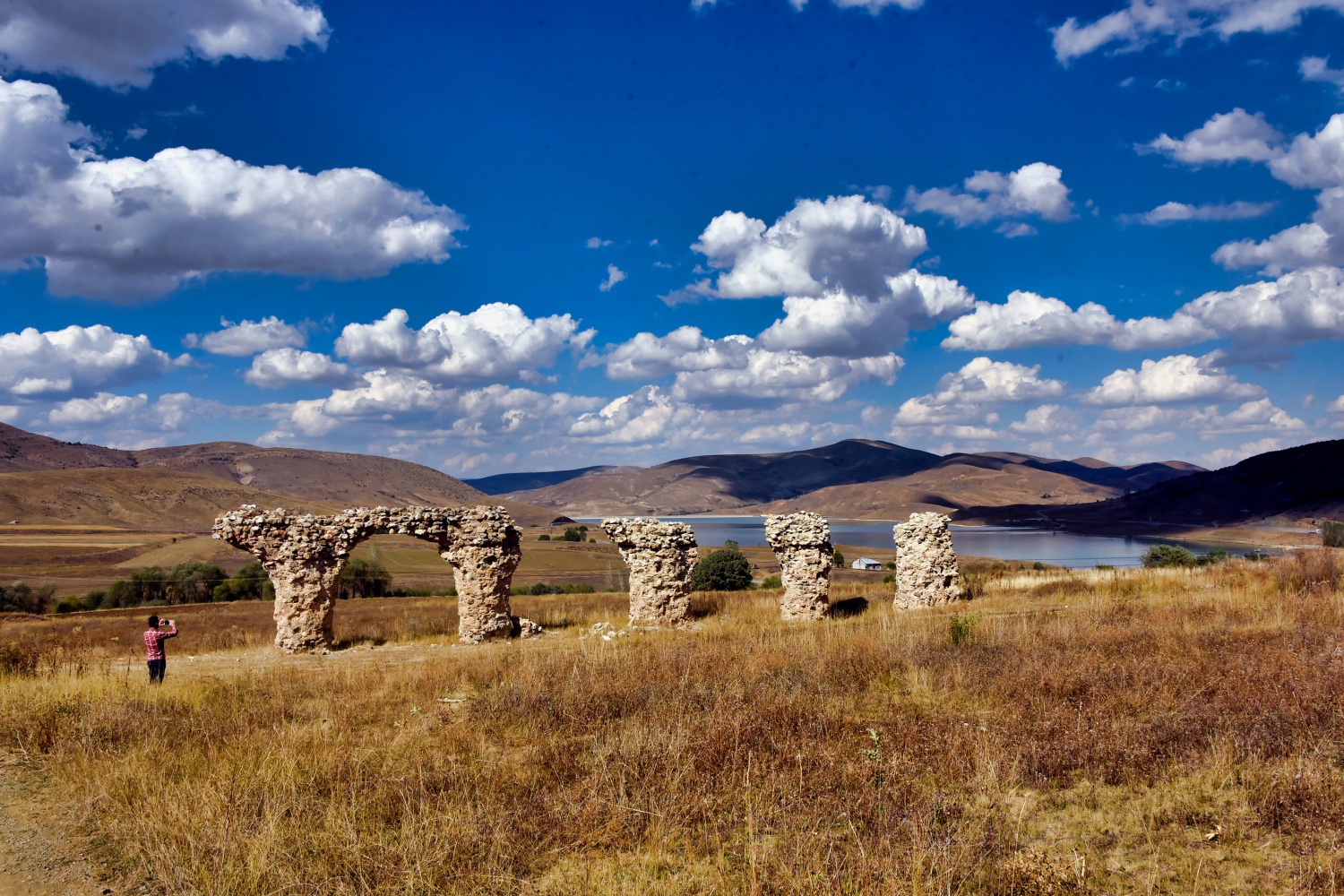 Yıllarca su kemeri sanıldı ama bazilika-kilise olduğu ortaya çıktı 8