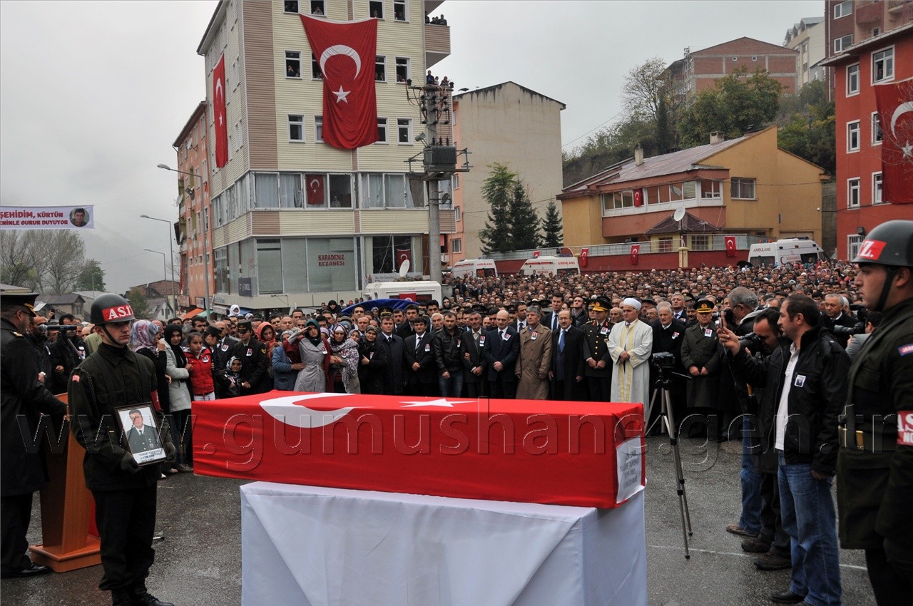 Şehidimizi Binler Uğurladı... 12
