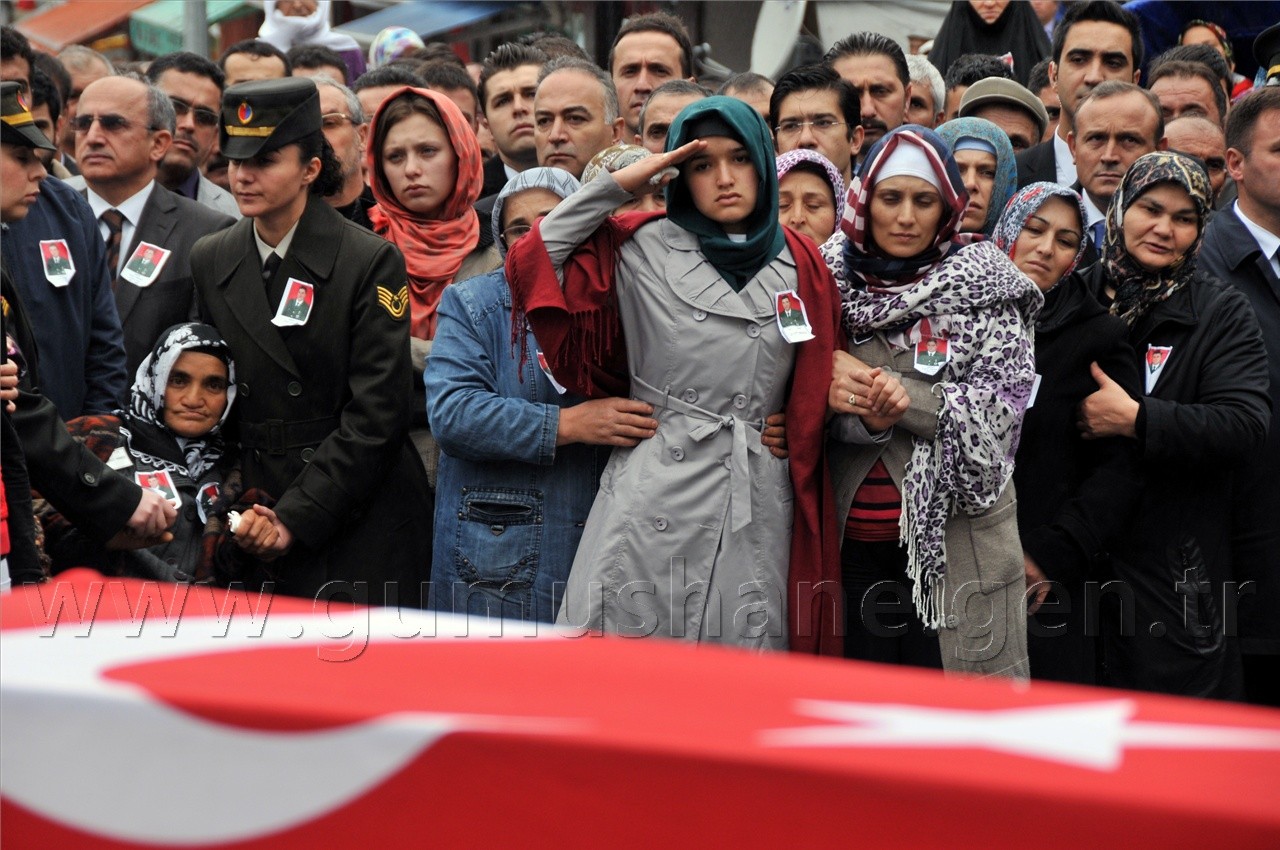 Şehidimizi Binler Uğurladı... 13