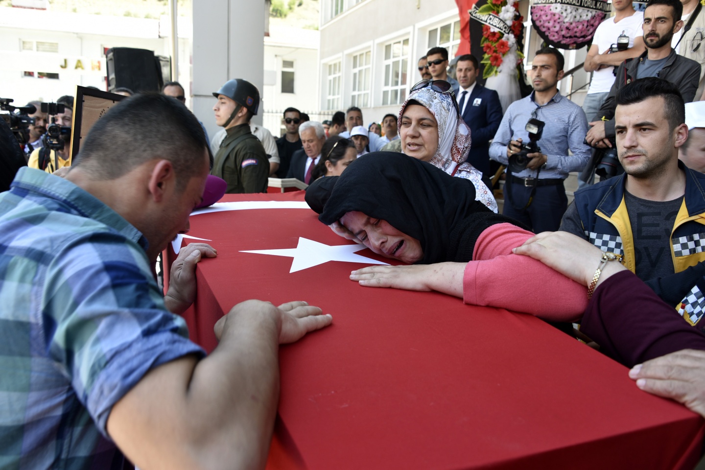 Şehit öğretmenimiz son yolculuğuna uğurlandı 21