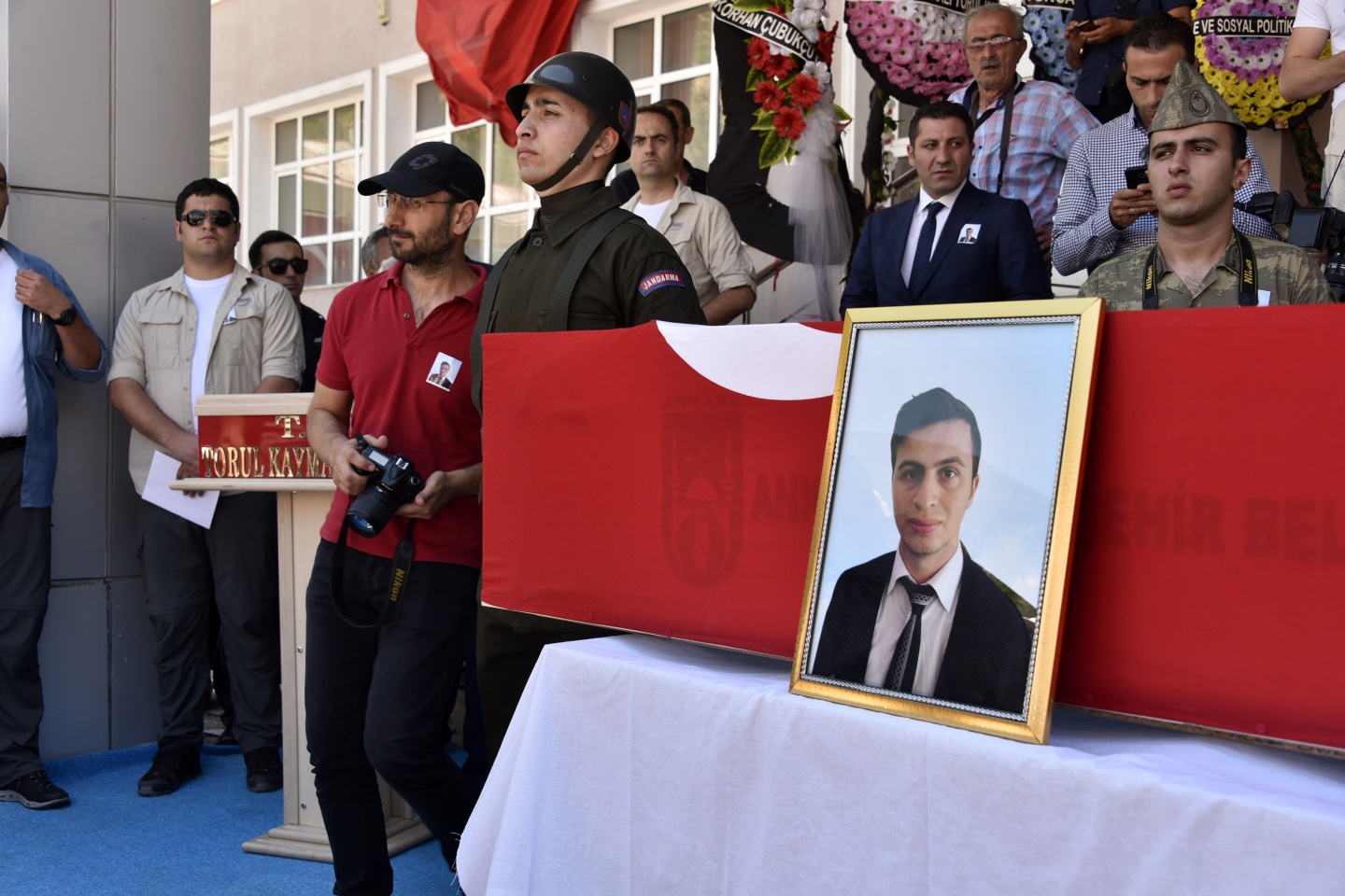 Şehit öğretmenimiz son yolculuğuna uğurlandı 15