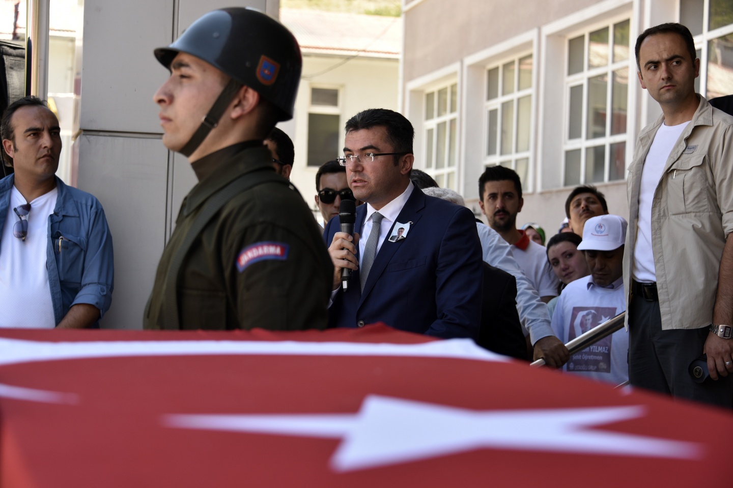 Şehit öğretmenimiz son yolculuğuna uğurlandı 13