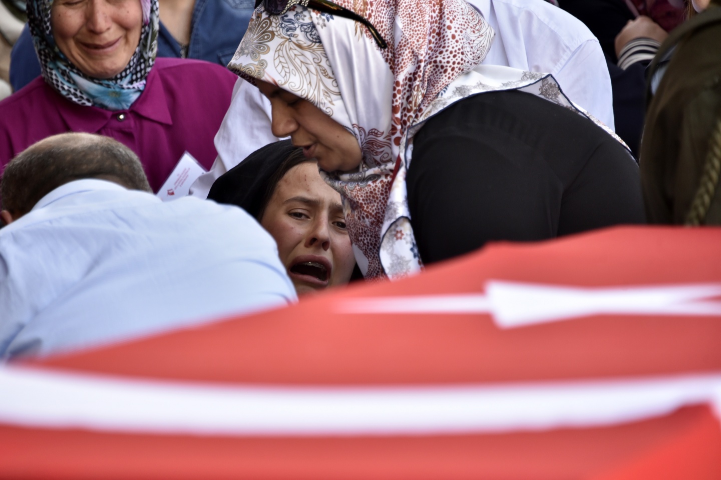 Şehit öğretmenimiz son yolculuğuna uğurlandı 19