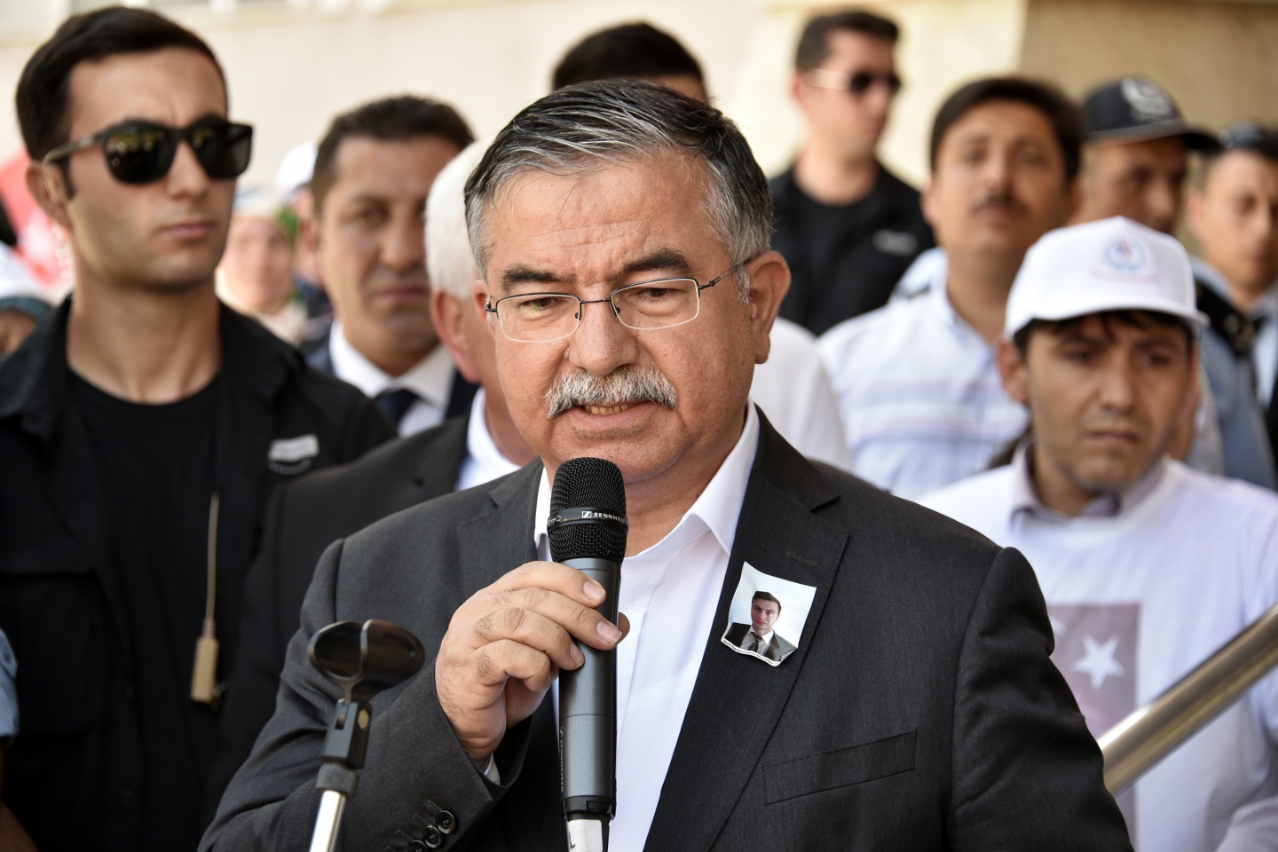 Şehit öğretmenimiz son yolculuğuna uğurlandı 18