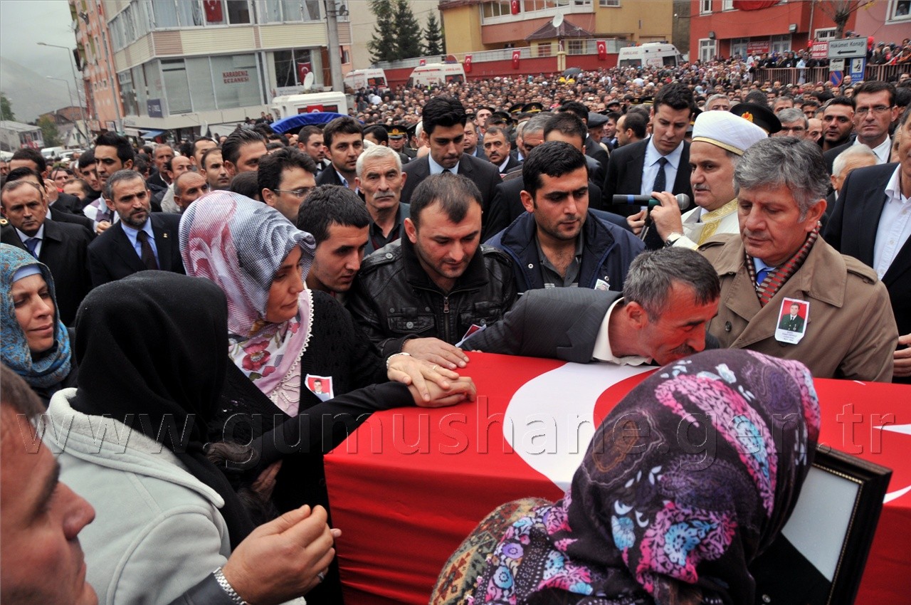 Şehidimizi Binler Uğurladı... 23
